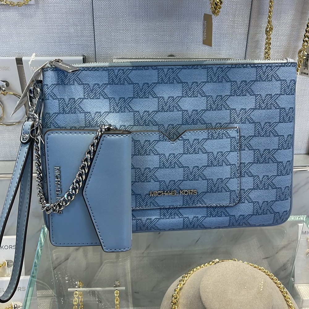 Michae Kors Jet Set Item Large Logo 2-in-1 Central Zip Wristlet
Pale Blue 
NWT - Picture 4 of 16